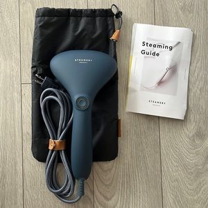 Jilly box STEAMERY: CIRRUS 2 STEAMER in Navy